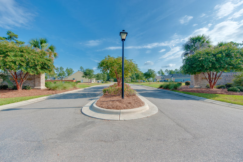 Summerwoods divided entrance driveway with lantern and landscaping